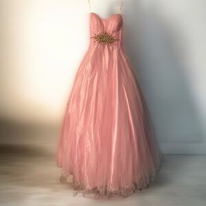 Mac duggal Bustier ballgown.‎ Pink and With Rhinestones